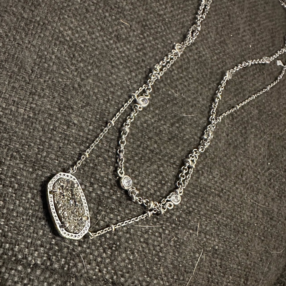 Kendra Scott necklace
